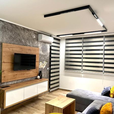 Apartman Lux-Besplatno Koriscenje Zasebne Garaze Сремска-Митровица Экстерьер фото