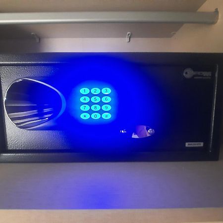 Apartman Lux-Besplatno Koriscenje Zasebne Garaze Сремска-Митровица Экстерьер фото