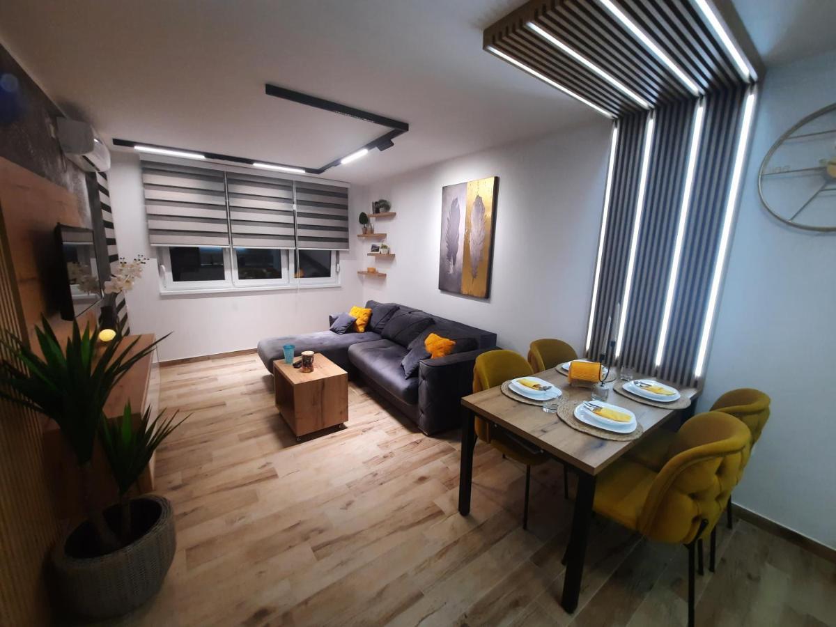 Apartman Lux-Besplatno Koriscenje Zasebne Garaze Сремска-Митровица Экстерьер фото