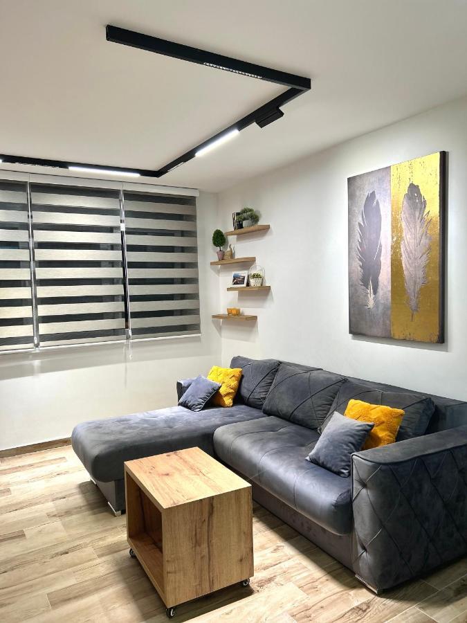 Apartman Lux-Besplatno Koriscenje Zasebne Garaze Сремска-Митровица Экстерьер фото