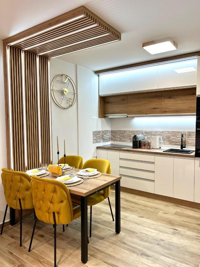 Apartman Lux-Besplatno Koriscenje Zasebne Garaze Сремска-Митровица Экстерьер фото