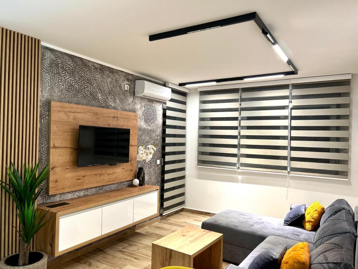 Apartman Lux-Besplatno Koriscenje Zasebne Garaze Сремска-Митровица Экстерьер фото