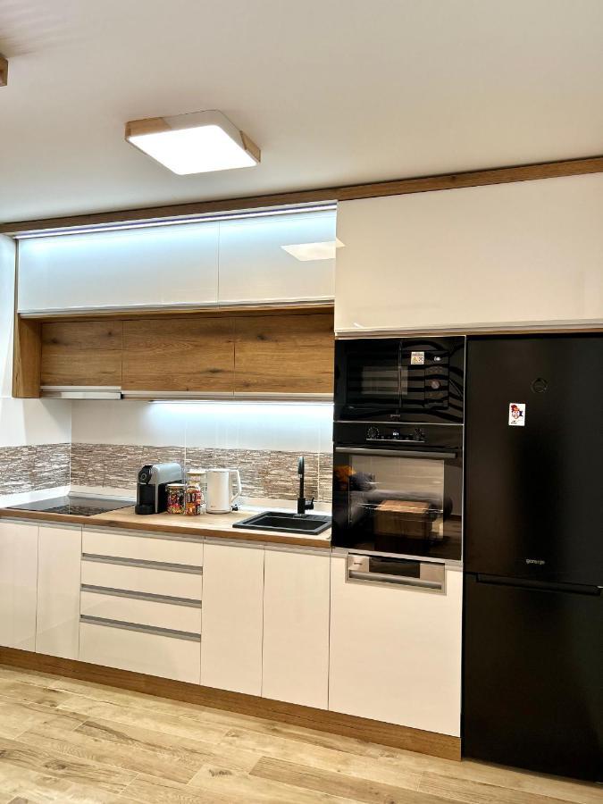 Apartman Lux-Besplatno Koriscenje Zasebne Garaze Сремска-Митровица Экстерьер фото
