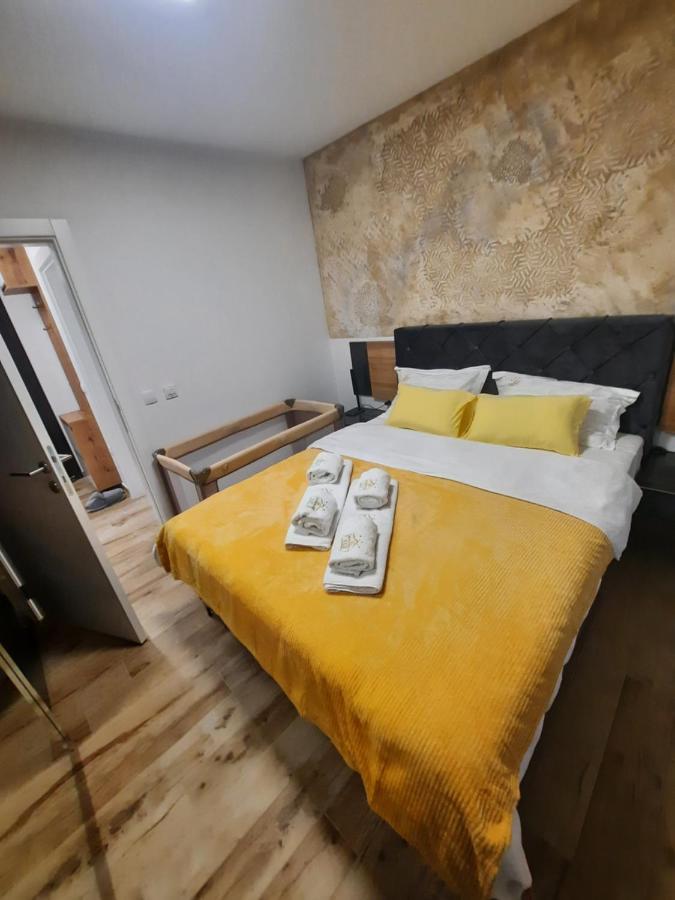 Apartman Lux-Besplatno Koriscenje Zasebne Garaze Сремска-Митровица Экстерьер фото