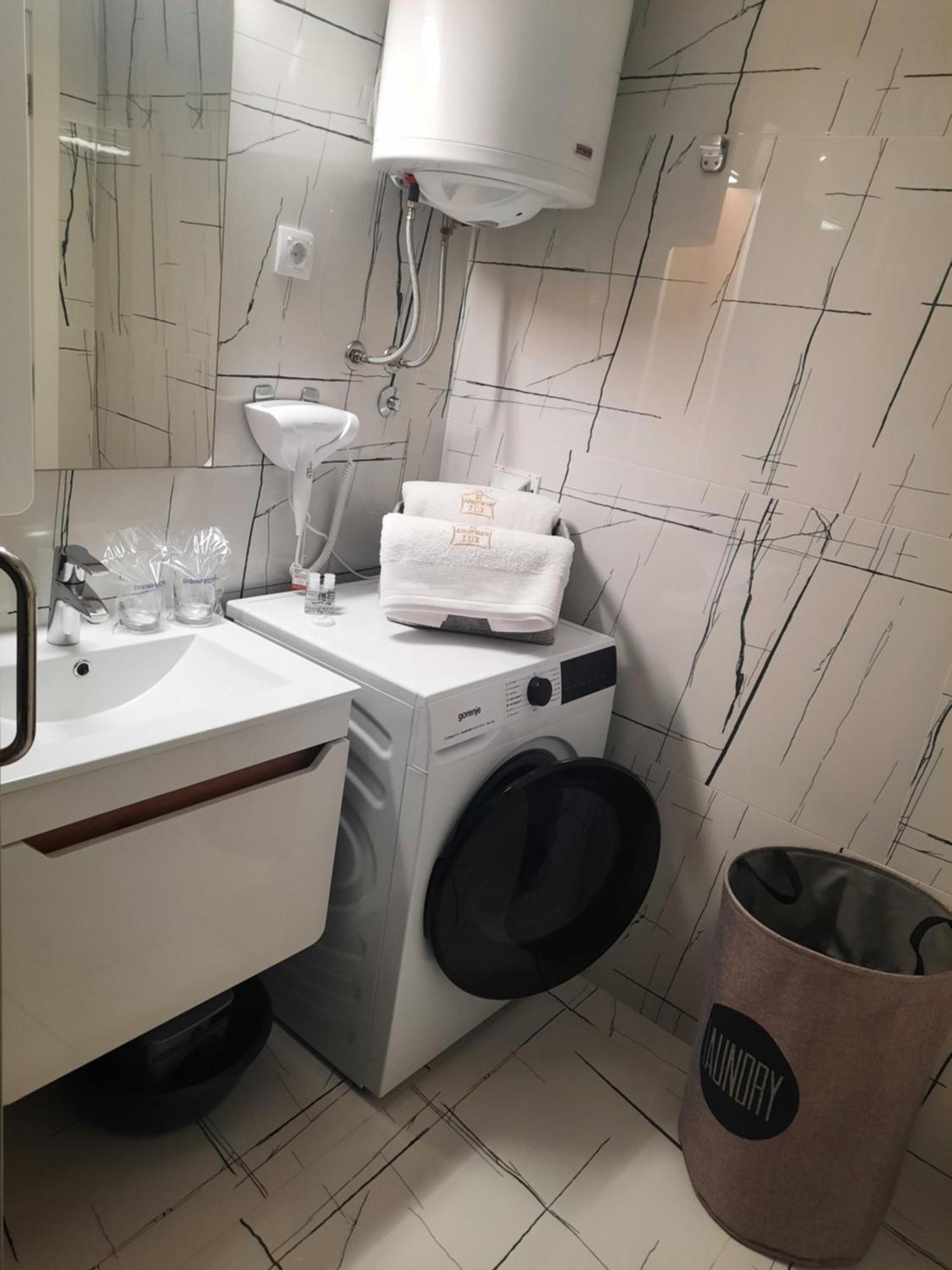 Apartman Lux-Besplatno Koriscenje Zasebne Garaze Сремска-Митровица Экстерьер фото